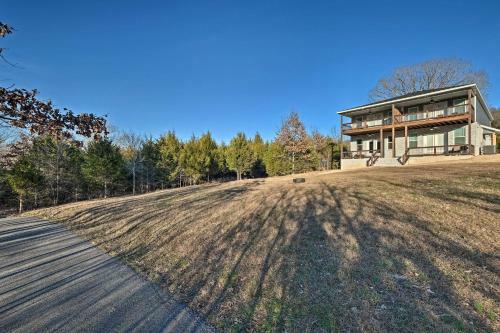 Holiday Island Beaver Lake Escape With Views!