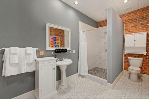 Apartamento The Central Loft - On Town Square! Best Located Property