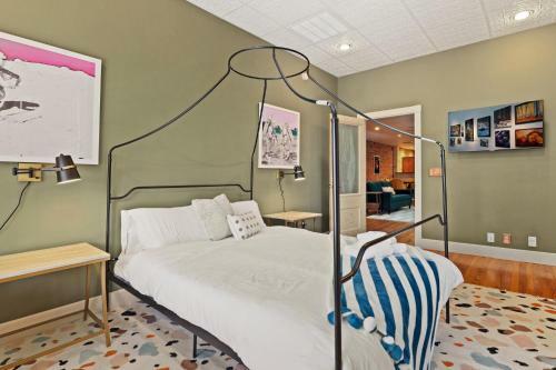Apartamento The Central Loft - On Town Square! Best Located Property