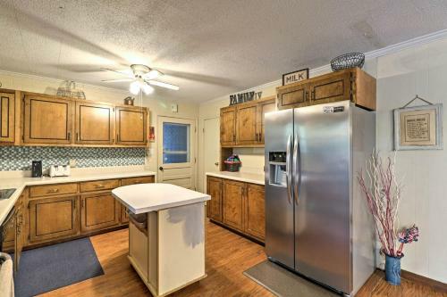 Waterfront Home On Lake Sherwood With Dock And Deck!