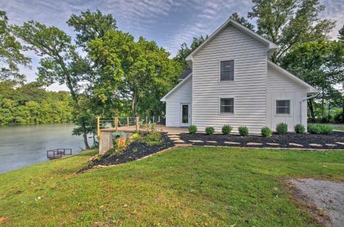 Riverside Hide-a-way With Patio, Bbq, Fishing Pier