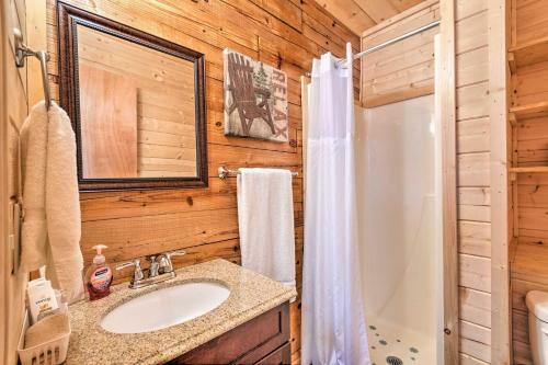 Riverfront Fishing Cabin In Heber Springs!