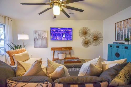 Beck H?us 3 Br Near Ua Ce?tral Location!