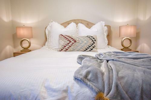 Beck H?us 3 Br Near Ua Ce?tral Location!