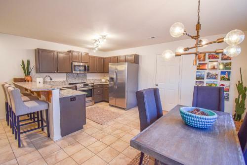 Beck H?us 3 Br Near Ua Ce?tral Location!