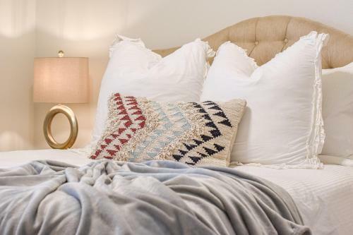 Beck H?us 3 Br Near Ua Ce?tral Location!