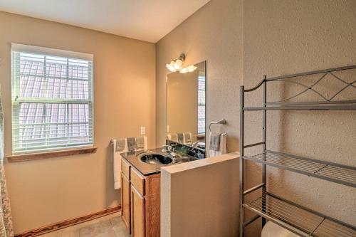 River Cabin With Balcony Less Than 1 Mile To Sugarloaf!