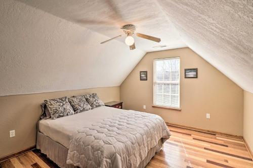 River Cabin With Balcony Less Than 1 Mile To Sugarloaf!