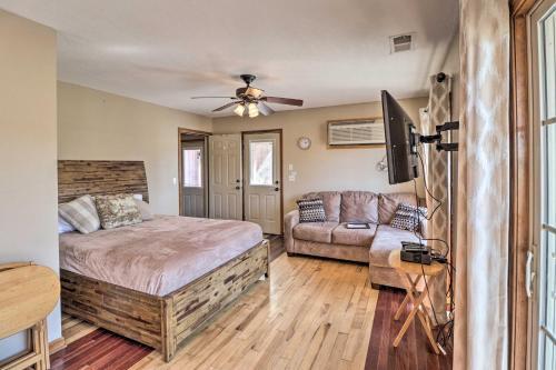 River Cabin With Balcony Less Than 1 Mile To Sugarloaf!