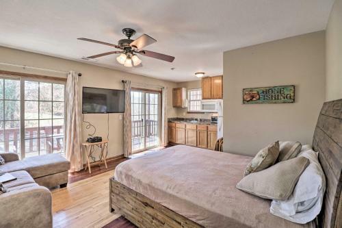 River Cabin With Balcony Less Than 1 Mile To Sugarloaf!