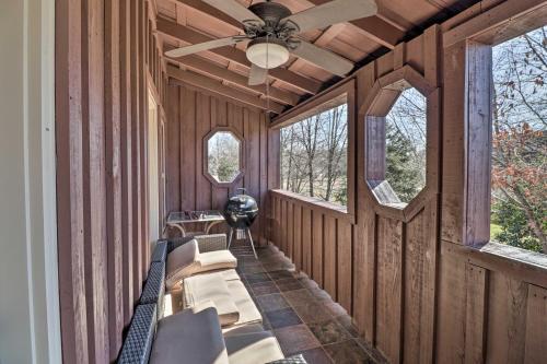 River Cabin With Balcony Less Than 1 Mile To Sugarloaf!
