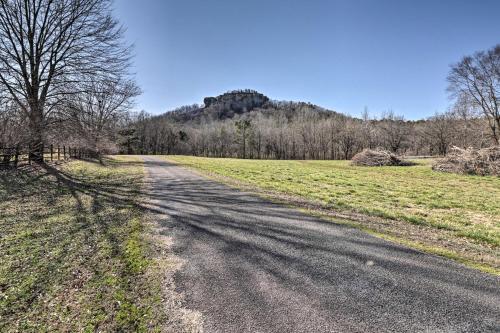 River Cabin With Balcony Less Than 1 Mile To Sugarloaf!