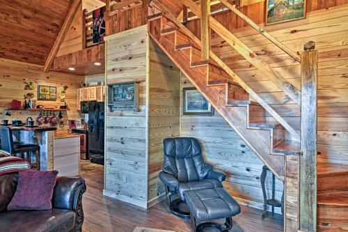 Log Cabin With Great Yard- 2 Miles To Lake Hamilton!