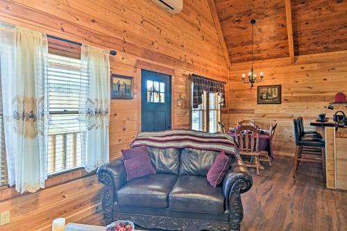 Log Cabin With Great Yard- 2 Miles To Lake Hamilton!