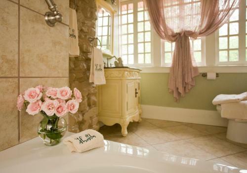 Hilltop Manor B&B