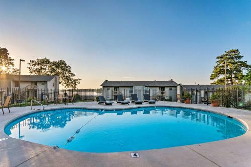 Apartamento Cozy Condo With Balcony And Pool Access On Lake Hamilton!