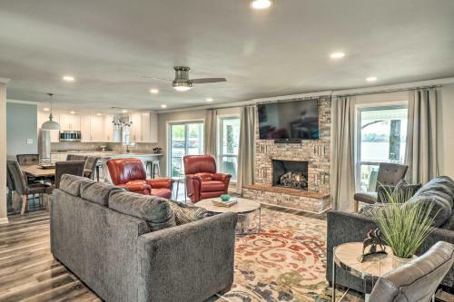 Upscale Lakefront Home With Dock 9mi Tohot Springs Np