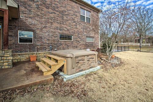 Lake Hamilton Retreat With Hot Tub And Dock!