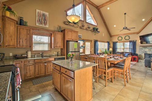 Lake Hamilton Retreat With Hot Tub And Dock!