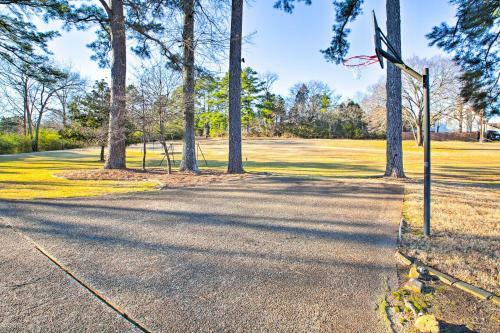 Amenity-packed Lakehouse With Pool And Boat Slip!