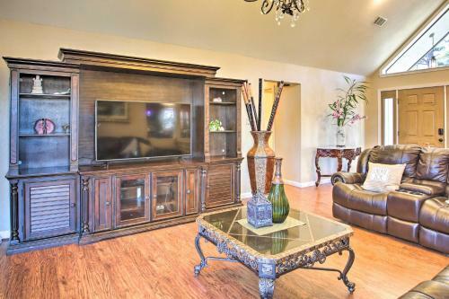 Amenity-packed Lakehouse With Pool And Boat Slip!
