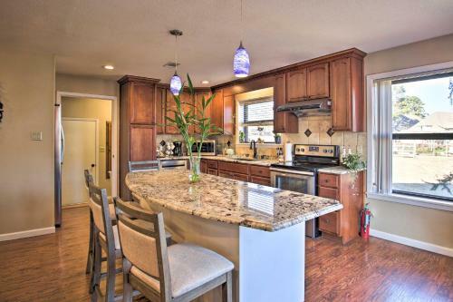Amenity-packed Lakehouse With Pool And Boat Slip!