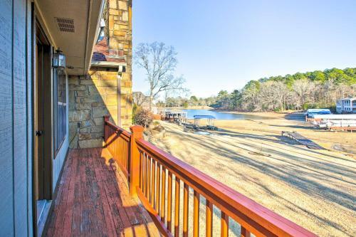 Amenity-packed Lakehouse With Pool And Boat Slip!