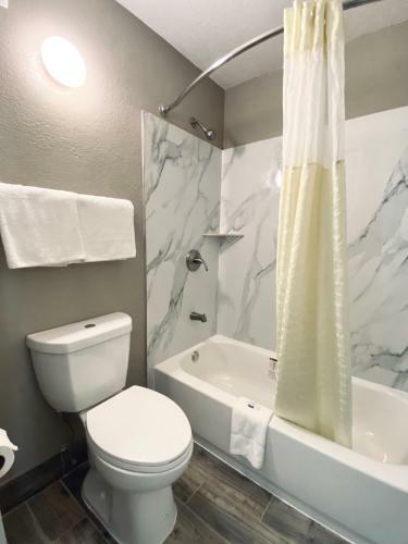 Hotel Fairview Inn & Suites