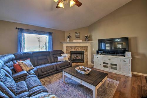 Relaxing Hot Springs Retreat With Gas Fireplace