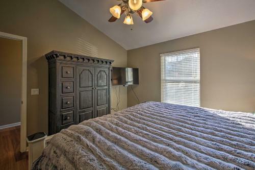 Relaxing Hot Springs Retreat With Gas Fireplace