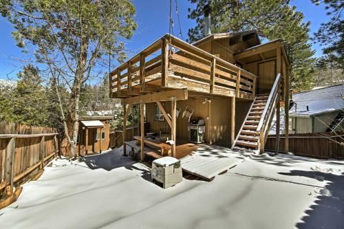 Cabin With Mtn Views And Deck, 5 Min To Arrowbear Lake!