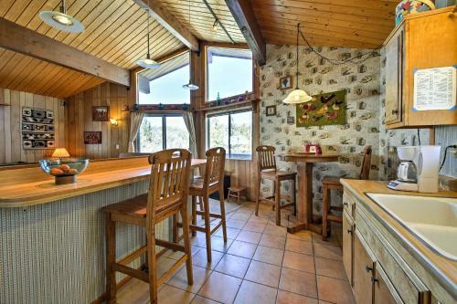 Cabin With Mtn Views And Deck, 5 Min To Arrowbear Lake!