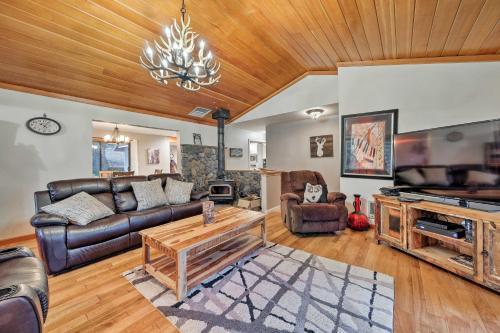 Pet-friendly Arnold Cabin Ping Pong,darts,tv And More