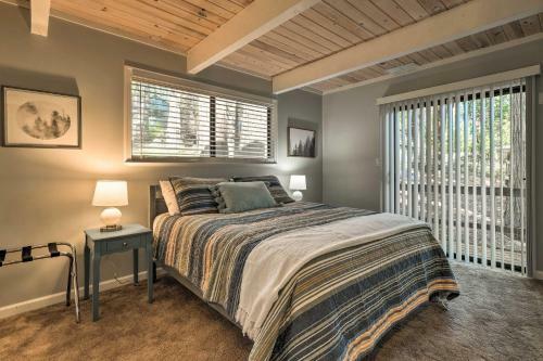 Woodsy Blue Lake Springs Cabin With Large Deck!