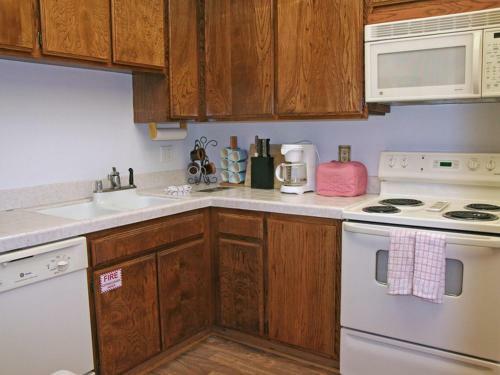 Bahia Vista Condos By Catalina Vacations