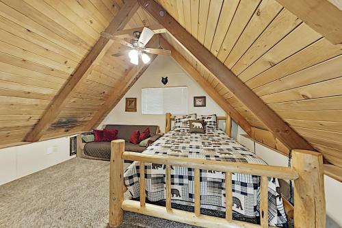 Classic Cabin With Woodsy Deck & Smart Tv Package Cabin