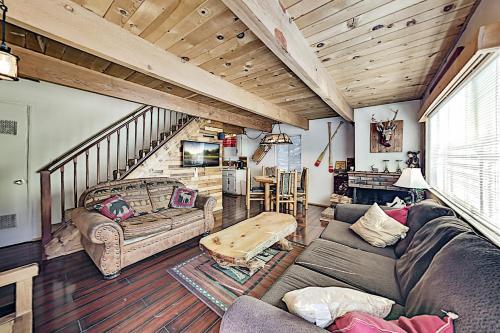 Classic Cabin With Woodsy Deck & Smart Tv Package Cabin