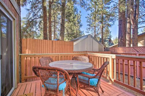 Cozy Cabin About 4 Mi To Snow Summit Ski Resort!