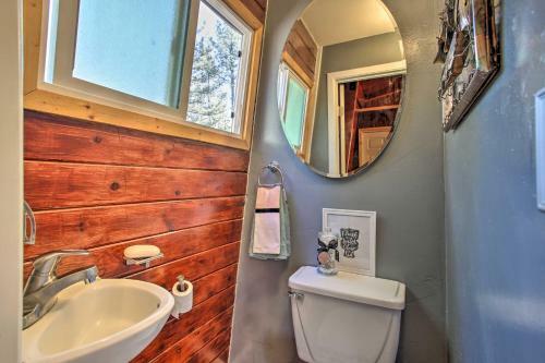 Cozy Cabin About 4 Mi To Snow Summit Ski Resort!