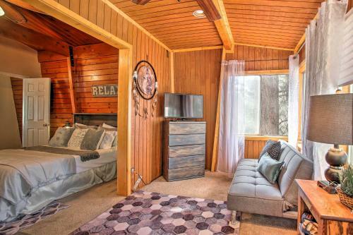 Cozy Cabin About 4 Mi To Snow Summit Ski Resort!