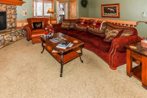 Moonridge Mountain Retreat-1876 By Big Bear Vacations