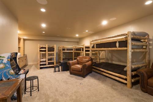 16 - Austin Bear Mountain Lodge - Discounted Price