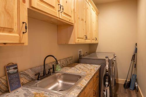 16 - Austin Bear Mountain Lodge - Discounted Price