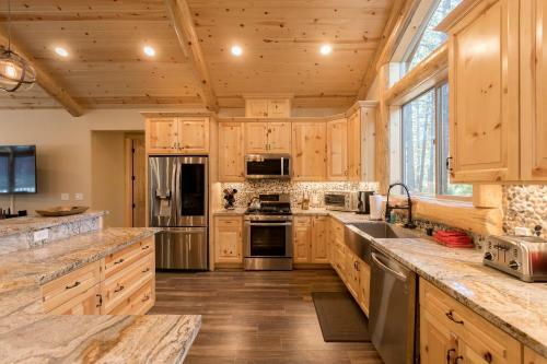 16 - Austin Bear Mountain Lodge - Discounted Price