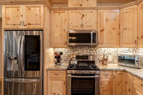 16 - Austin Bear Mountain Lodge - Discounted Price