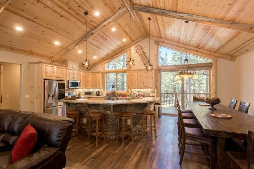 16 - Austin Bear Mountain Lodge - Discounted Price