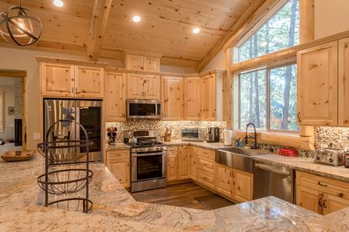 16 - Austin Bear Mountain Lodge - Discounted Price