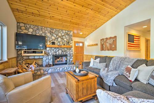 Hillside Hideaway With Hot Tub, 2 Mi To Ski Mtn