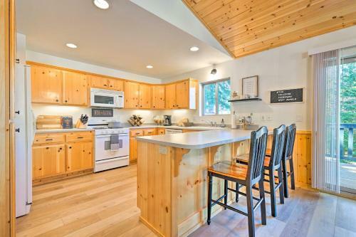 Hillside Hideaway With Hot Tub, 2 Mi To Ski Mtn