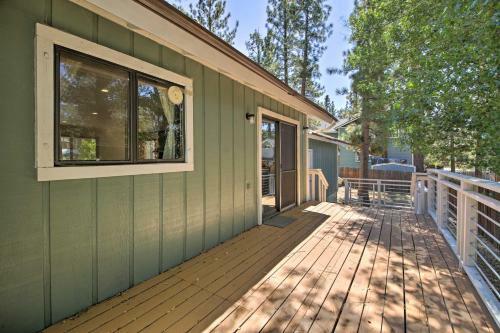 Big Bear Home With Yard - 2 Mi To Lake And Skiing!